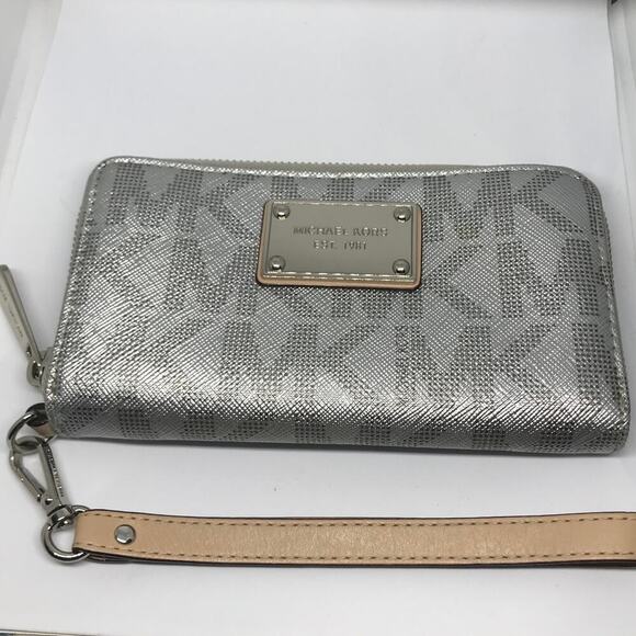 Michael Kors MK Monogram Signature Jet Silver Zip-Around Set Wristlet/Wallet - Picture 5 of 9